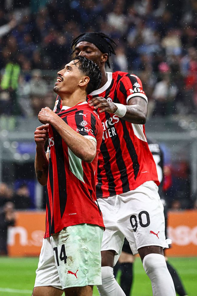 MILAN, ITALY - APRIL 23: Tijjani Reijnders of AC Milan celebrates after scoring the his team's third goal during the Coppa Italia Semi Final match between FC Internazionale and AC Milan at Stadio Giuseppe Meazza on April 23, 2025 in Milan, Italy. (Photo by Giuseppe Cottini/AC Milan via Getty Images) La carica coinvolgente di Tijjani Reijnders: “Milano è rossonera”- immagine 2