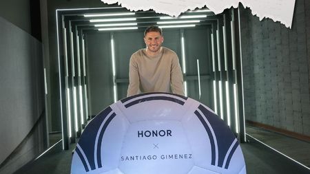 santiago-gimenez-milan-tecnologia-ai-honor-intelligenza-artificiale-messico-traduzione-italiano-dati