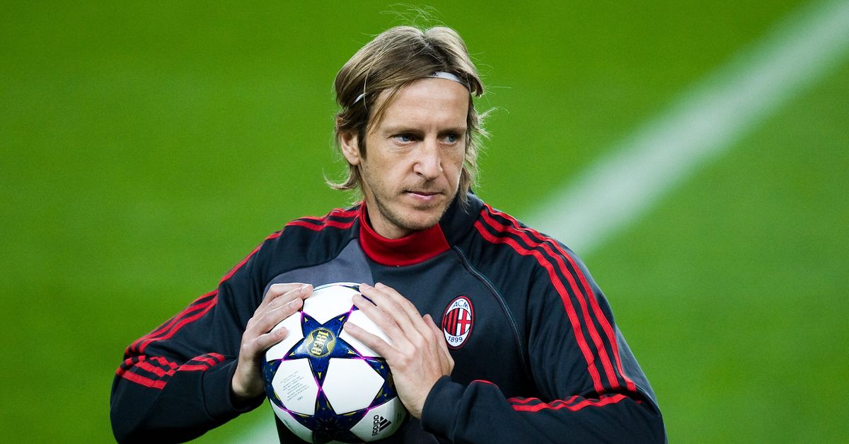 Ambrosini, 30 anni fa l’esordio col Milan: “Il primo pallone lo ricevetti da Maldini” Ambrosini, 30 anni fa l’esordio col Milan: “Il primo pallone lo ricevetti da Maldini”