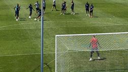 GALLERY Gli azzurri si allenano a calciare durante la sessione di tiri