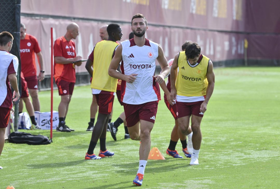 Trigoria, continua la preparazione dei giallorossi in vista del Genoa – FOTOGALLERY - immagine 16