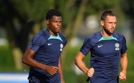 Van der Gijp impressionato da Dumfries: “Che ci importa di De Jong o Depay. Se aspettiamo…”- immagine 3