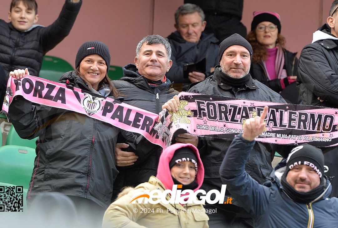 FOTOTIFO Palermo-Modena 4-2, gli scatti ai tifosi al “Renzo Barbera” (GALLERY) - immagine 22
