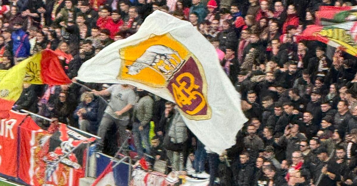 Atletico Madrid-Inter, nella curva degli spagnoli una bandiera della Roma