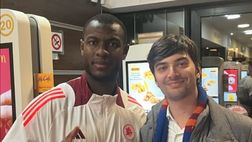 Roma, Ndicka “festeggia” al Mc Donald’s. Hummels al semaforo: “Sono felice”