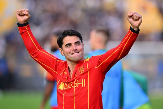 PARMA, ITALY - OCTOBER 04: Riccardo Sottil of Lecce celebrates after the team's victory in the Serie A match between Parma Calcio 1913 and US Lecce at Stadio Ennio Tardini on October 04, 2025 in Parma, Italy. (Photo by Alessandro Sabattini/Getty Images)