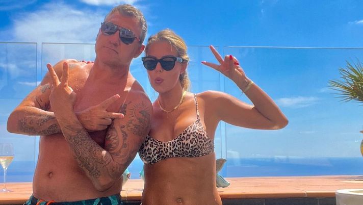 Costanza Caracciolo: “Io e Vieri come Sandra e Raimondo. Io gli mostro le foto e lui…” - immagine 1