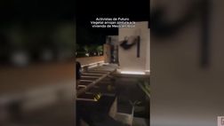 VIDEO / Messi, la casa di Ibiza vandalizzata dagli attivisti