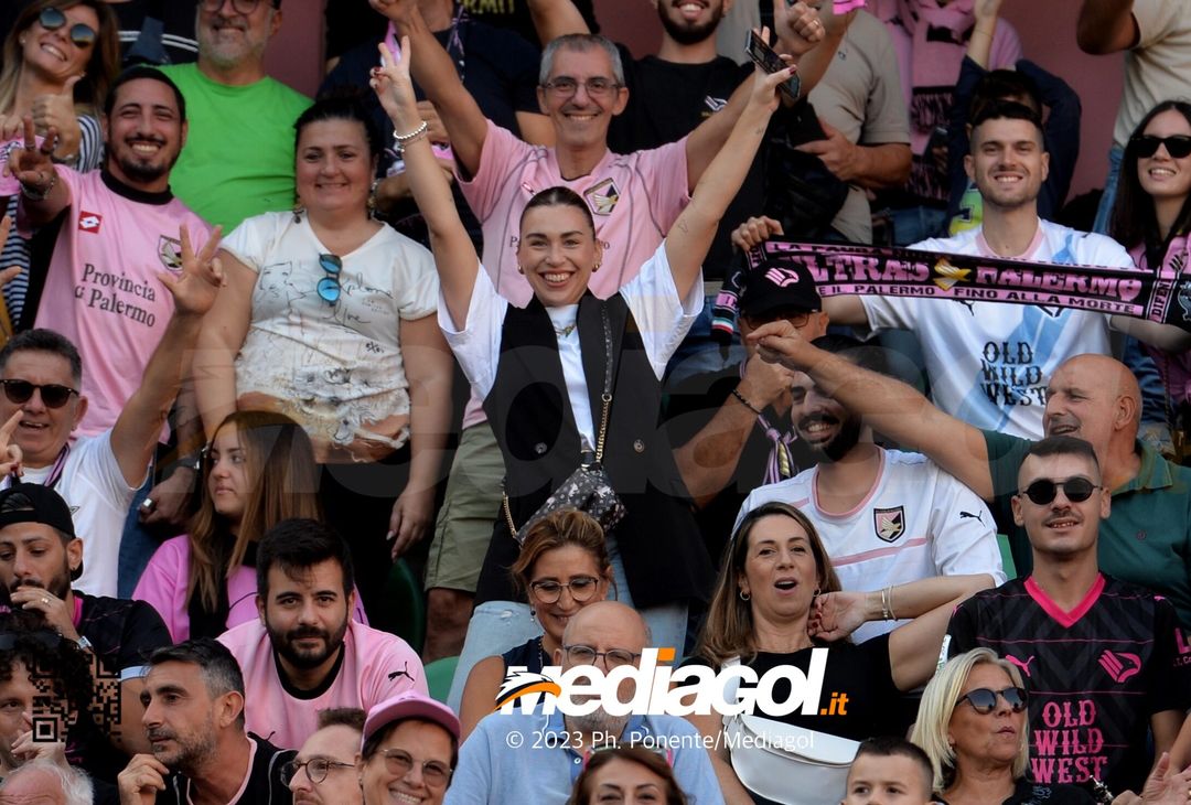 FOTOTIFO Palermo-Lecco, gli scatti ai tifosi al “Renzo Barbera” (GALLERY) - immagine 81