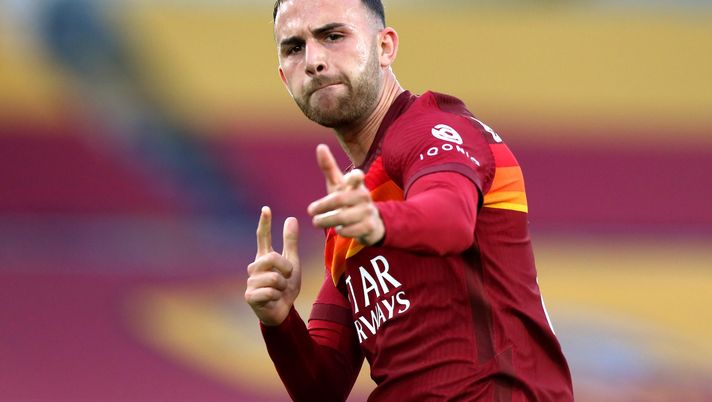 ROME, ITALY - APRIL 11: Borja Mayoral of A.S Roma celebrates after scoring their side's first goal during the Serie A match between AS Roma and Bologna FC at Stadio Olimpico on April 11, 2021 in Rome, Italy. Sporting stadiums around Italy remain under strict restrictions due to the Coronavirus Pandemic as Government social distancing laws prohibit fans inside venues resulting in games being played behind closed doors. (Photo by Paolo Bruno/Getty Images) Roma, qualità e velocità in attacco: Borja Mayoral il pericolo numero uno - immagine 1