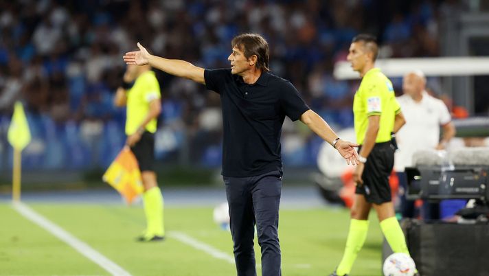 NAPLES, ITALY - AUGUST 25: Antonio Conte SSC Napoli head coach during the Serie match between Napoli and Bologna at Stadio Diego Armando Maradona on August 25, 2024 in Naples, Italy. (Photo by Francesco Pecoraro/Getty Images) conte