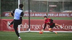 Dybala veste i panni di Svilar: allenamento tra i pali per un giorno – VIDEO