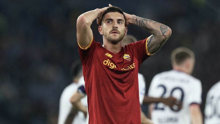 Lorenzo Pellegrini si rammarica al termine di Roma-Bologna 0-0 (Serie A 2021-2022) | News (Getty Images) Lorenzo Pellegrini Roma-Bologna 0-0 Serie A 2021-2022