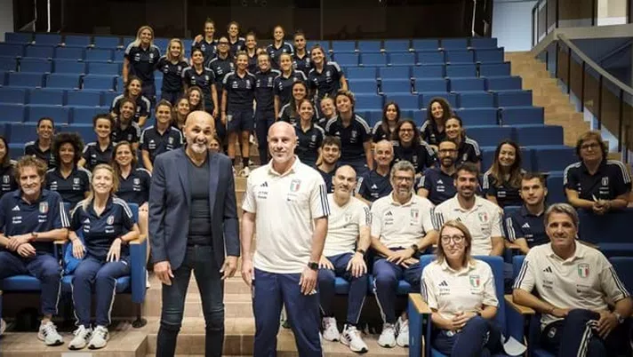 Spalletti fa visita alle azzurre: “Siate orgogliose di rappresentare l’Italia” - immagine 1
