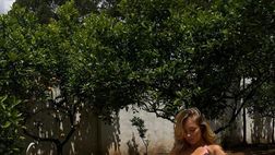 VIDEO / Viky Varga in bikini rosa, il fisico è da urlo: “Salento days”