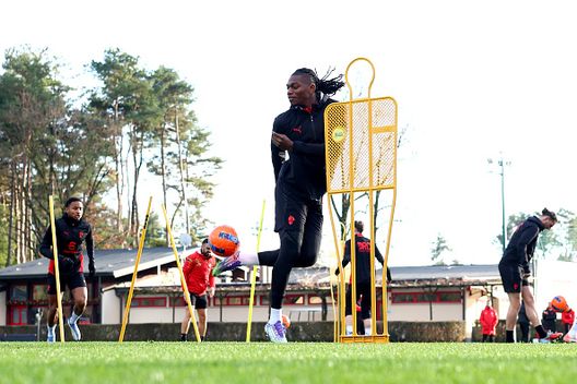 leao-allenamento-scelte-tecniche-in-dubbio-per-il-verona