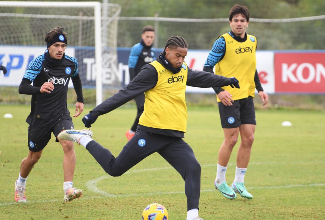 GALLERY Seduta del Napoli in vista del Cagliari: gli scatti dell’allenamento - immagine 3