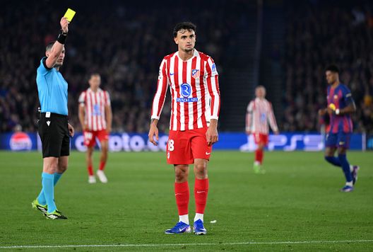 Marc Pubill, difensore dell'Atletico Madrid, autore del tocco di mano non sanzionato (Photo by David Ramos/Getty Images) Champions League, il Barcellona protesta per il mani di Pubill: Yuste annuncia il reclamo- immagine 2