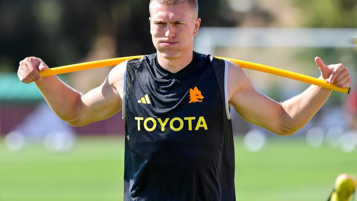 Getty Images) Roma, nuovo giorno di allenamenti ad Albufeira: Kristensen balla a ritmo di musica - immagine 1