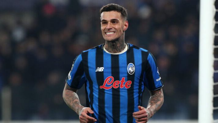 BERGAMO, ITALY - JANUARY 21: Gianluca Scamacca of Atalanta reacts during the UEFA Champions League 2025/26 League Phase MD7 match between Atalanta BC and Athletic Club at Stadio di Bergamo on January 21, 2026 in Bergamo, Italy. (Photo by Marco Luzzani/Getty Images) Moretto – Voci su Scamacca alla Roma con Gasperini: ecco cosa risulta e la strategia giallorossa - immagine 1