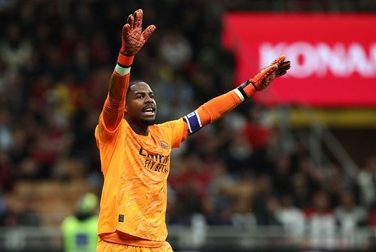 MILAN, ITALY - SEPTEMBER 28: Mike Maignan of AC Milan reacts during the Serie A match between AC Milan and SSC Napoli at Giuseppe Meazza Stadium on September 28, 2025 in Milan, Italy. (Photo by Marco Luzzani/Getty Images) Milan-Como in Australia, Maignan: “Non capisco perché il campionato italiano si debba giocare all’estero” - immagine 1