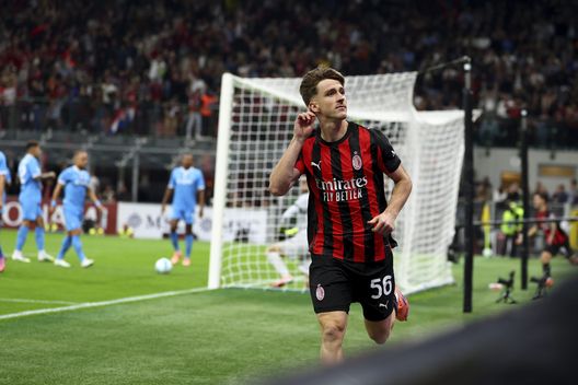 MILAN, ITALY - SEPTEMBER 28: Alexis Saelemaekers of AC Milan celebrates after scoring the opening goal during the Serie A match between AC Milan and SSC Napoli at Giuseppe Meazza Stadium on September 28, 2025 in Milan, Italy. (Photo by Giuseppe Cottini/AC Milan via Getty Images) Il probabile stop di Saelemaekers: un problema enorme per il Milan- immagine 5