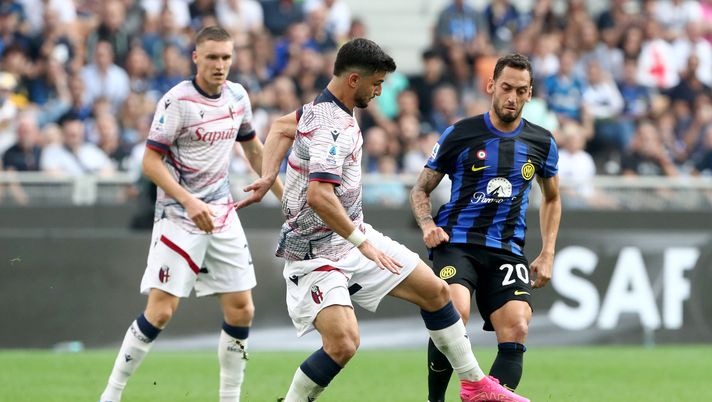 Riccardo Orsolini e Hakan Calhanoglu, qui in occasione di Inter-Bologna (getty images)