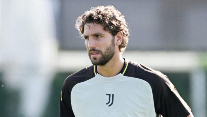 TURIN, ITALY - SEPTEMBER 16: Manuel Locatelli of Juventus during the UEFA Champions League 2024/25 League Phase MD1 training at Juventus training center on September 16, 2024 in Turin, Italy. (Photo by Daniele Badolato - Juventus FC/Juventus FC via Getty Images) Juve, le ultime sullo stop di Locatelli: ora nuovi esami, cosa filtra per il Mondiale - immagine 1