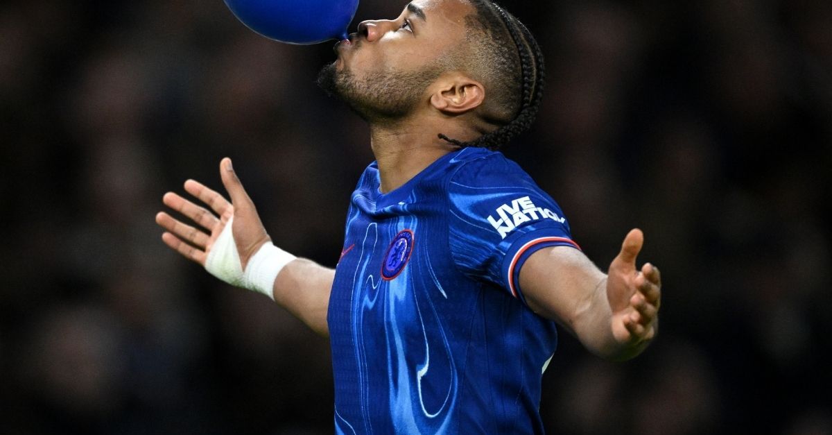 Milan, ecco perché Nkunku celebra un gol gonfiando un palloncino | VIDEO