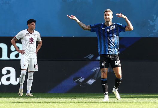 BERGAMO, ITALY - MAY 26: Gianluca Scamacca of Atalanta BC celebrates scoring his team's first goal during the Serie A TIM match between Atalanta BC and Torino FC at Gewiss Stadium on May 26, 2024 in Bergamo, Italy. (Photo by Marco Luzzani/Getty Images)