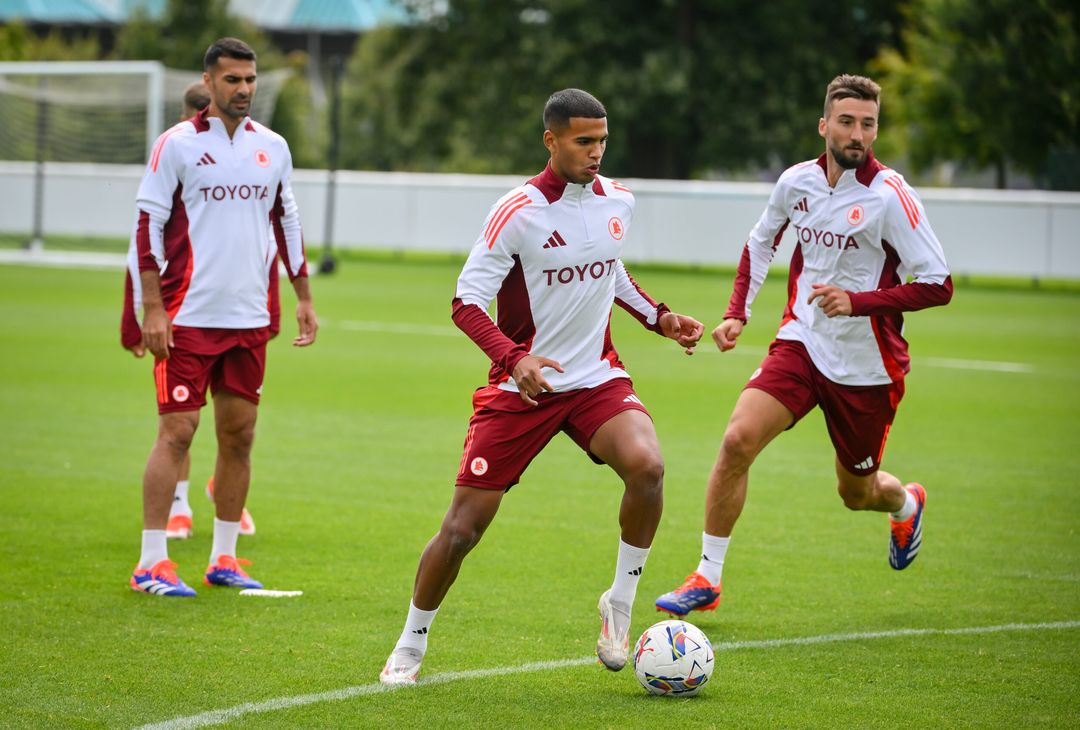 Roma, primo allenamento in Inghilterra per Dovbyk – FOTO GALLERY - immagine 36