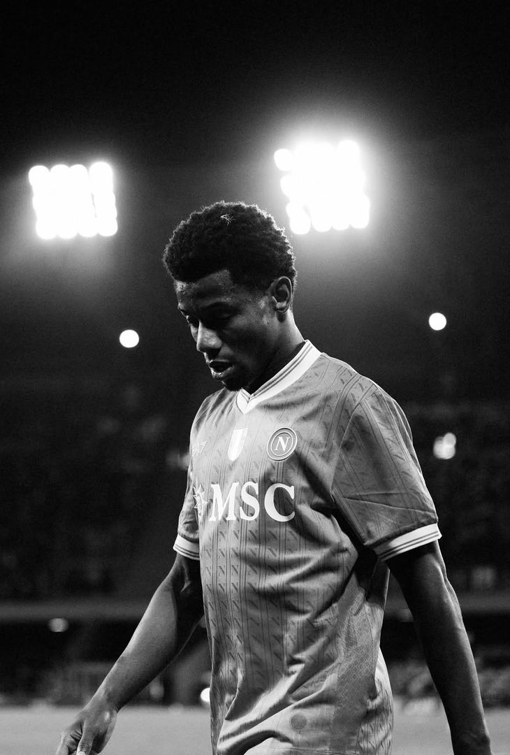 La tenacia del Napoli di Conte: i suggestivi scatti in bianco e nero – LA GALLERY - immagine 11