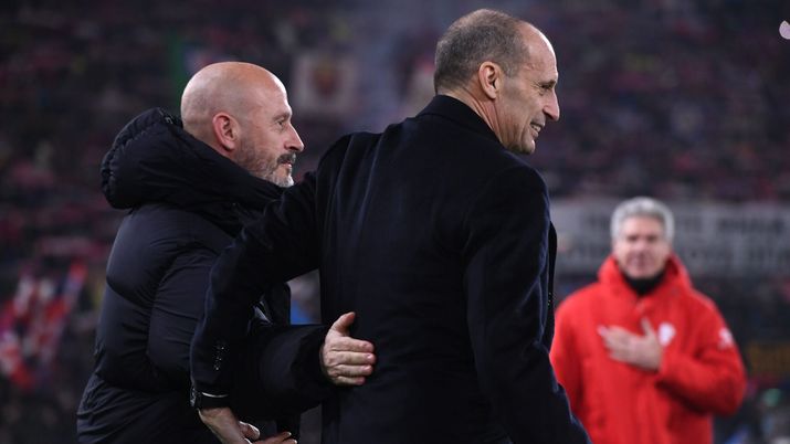 BOLOGNA, ITALY - FEBRUARY 03: Vincenzo Italiano head coach of Bologna FC embraces Massimiliano Allegri head coach of AC Milan during the Serie A match between Bologna FC 1909 and AC Milan at Renato Dall'Ara Stadium on February 03, 2026 in Bologna, Italy. (Photo by Alessandro Sabattini/Getty Images) allegri napoli