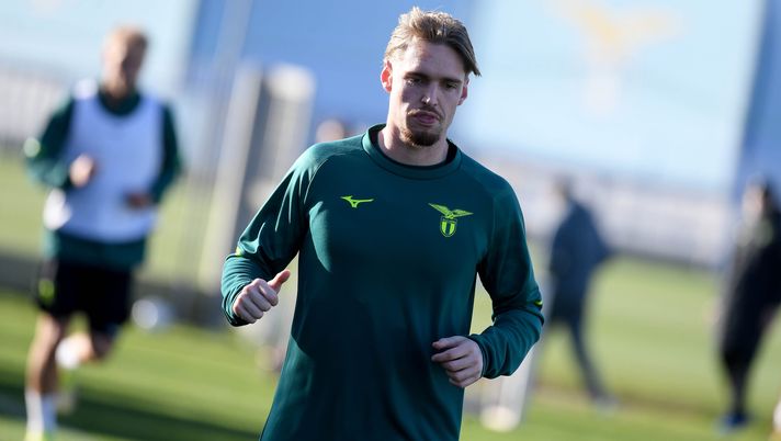 ROME, ITALY - JANUARY 27: Kenneth Taylor of SS Lazio during the SS Lazio training session at the Formello Sport Centre on January 27, 2026 in Rome, Italy. (Photo by Marco Rosi - SS Lazio/Getty Images) Lazio, un maratoneta agli ordini di Sarri: Taylor corre verso la quarta da titolare - immagine 1