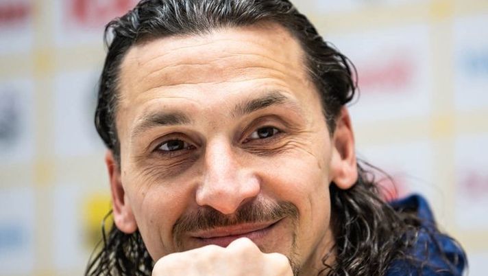 Zlatan Ibrahimovic conforta la diciottenne svedese dopo l’errore dal dischetto Ibrahimovic