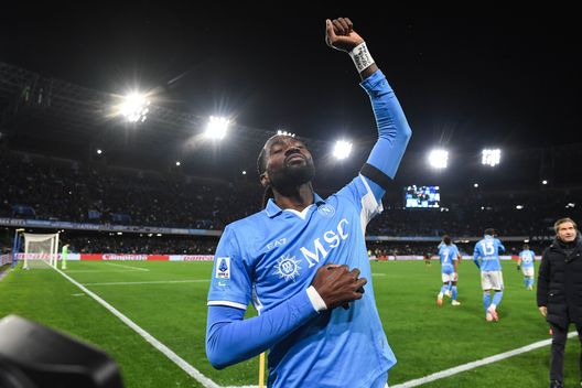 NAPLES, ITALY - JANUARY 12: Andre Zambo Anguissa and team celebrating the 2 - 0 goal during the Serie match between Napoli and Verona at Stadio Diego Armando Maradona on January 12, 2025 in Naples, Italy. (Photo by SSC NAPOLI/SSC NAPOLI via Getty Images) Zambo Anguissa