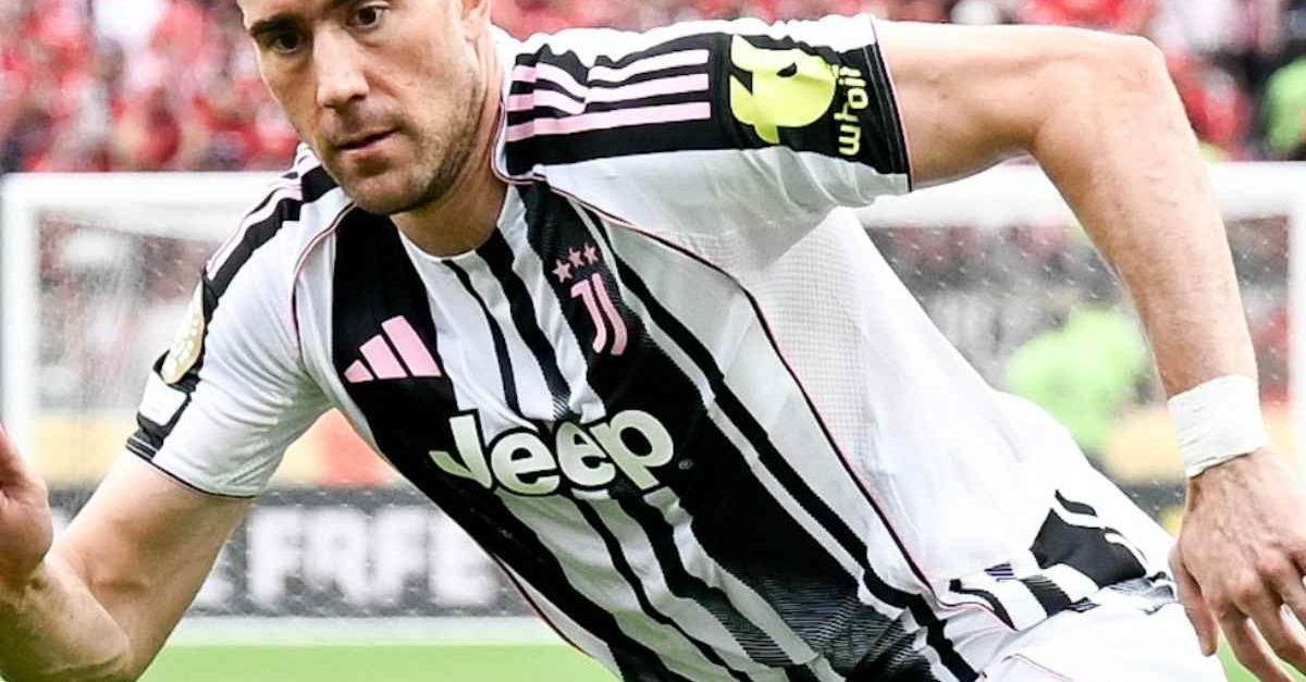 Milan, Calamai: “Vlahovic? Lasci perdere l’ingaggio e torni da Allegri” Milan, Calamai: “Vlahovic? Lasci perdere l’ingaggio e torni da Allegri”
