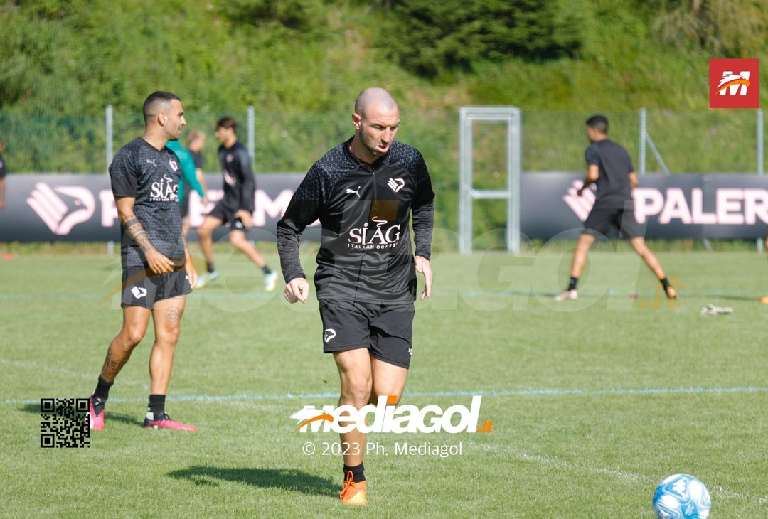 FOTO Ritiro Palermo, day 5 a Ronzone: sorrisi e tattica, presente Bigon (Gallery) - immagine 32