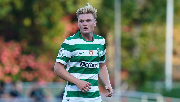 OEIRAS, PORTUGAL - JULY 25: Conrad Harder of Sporting CP during the Pre-Season Friendly match between Sporting CP and Villarreal at Estadio Nacional on July 25, 2025 in Oeiras, Portugal. (Photo by Gualter Fatia/Getty Images) Retroscena Roma: proposto Harder per l’attacco, ma i giallorossi hanno detto no - immagine 1
