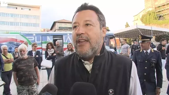 Salvini: “Fuori mafia e violenza da stadi. Lucci? Migliaia di foto con milanisti” - immagine 1