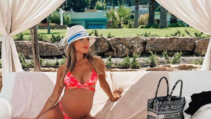 Agustina Gandolfo si gode le vacanze: il bikini risalta le forme perfette Agustina Gandolfo si gode le vacanze: il bikini risalta le forme perfette - immagine 1