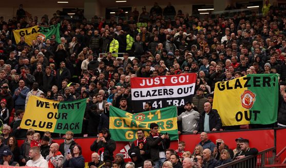 Manchester United, proteste contro i Glazer: tifosi per le strade della città- immagine 3