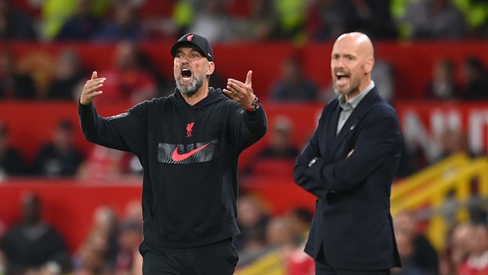 MANCHESTER, ENGLAND - AUGUST 22: Manchester United manager Erik ten Hag and Liverpool manager Jurgen Klopp during the Premier League match between Manchester United and Liverpool FC at Old Trafford on August 22, 2022 in Manchester, England. (Photo by Michael Regan/Getty Images) “Non può essere tutto sbagliato”: Klopp tende la mano a Ten Hag prima del North West derby - immagine 1