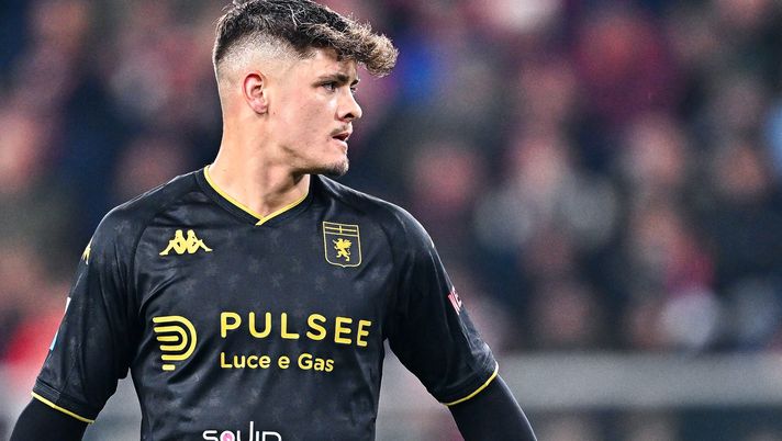 GENOA, ITALY - DECEMBER 21: Vitor Vitinha of Genoa looks on during the Serie A match between Genoa and Napoli at Stadio Luigi Ferraris on December 21, 2024 in Genoa, Italy. (Photo by Simone Arveda/Getty Images) Tragedia in casa Genoa, muoiono i due nipotini di Vitinha: le ultime - immagine 1