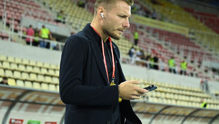 SKOPJE, MACEDONIA - SEPTEMBER 09: Ciro Immobile of Italy arrives before the UEFA EURO 2024 European qualifier match between North Macedonia and Italy at National Arena Todor Proeski on September 09, 2023 in Skopje, Macedonia. (Photo by Claudio Villa/Getty Images) Sequestrata l’Immobile Academy: sei indagati tra cui i parenti del giocatore - immagine 1