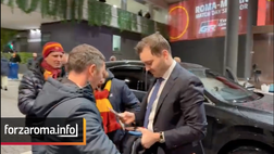 Roma-Milan, anche Ryan Friedkin all’Olimpico: sorrisi e selfie con i tifosi