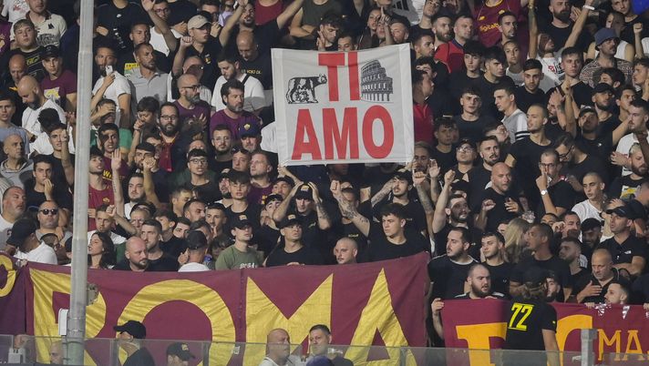 Roma, t-shirt e gadget: il club omaggerà i tifosi contro la Salernitana -   – AS Roma news, calciomercato, notizie in tempo reale