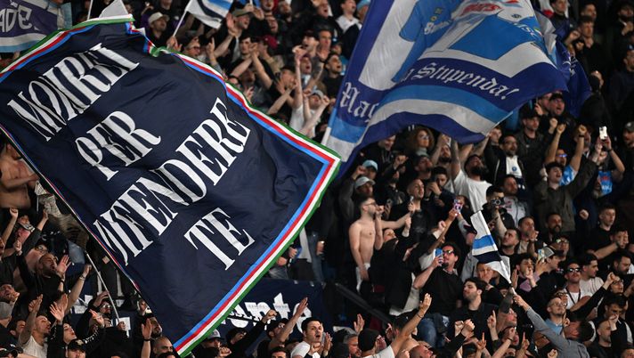 Napoli, una città in delirio: squadra e tifosi pronti a volare insieme. Che magia! - immagine 1