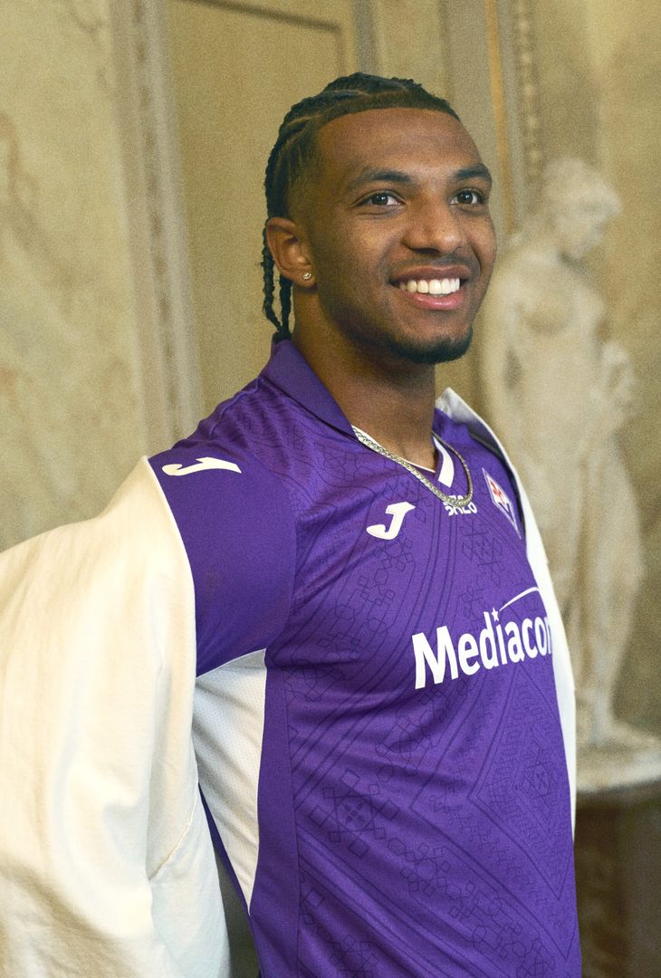FOTO – La nuova maglia della Fiorentina. Le migliori immagini di oggi - immagine 8