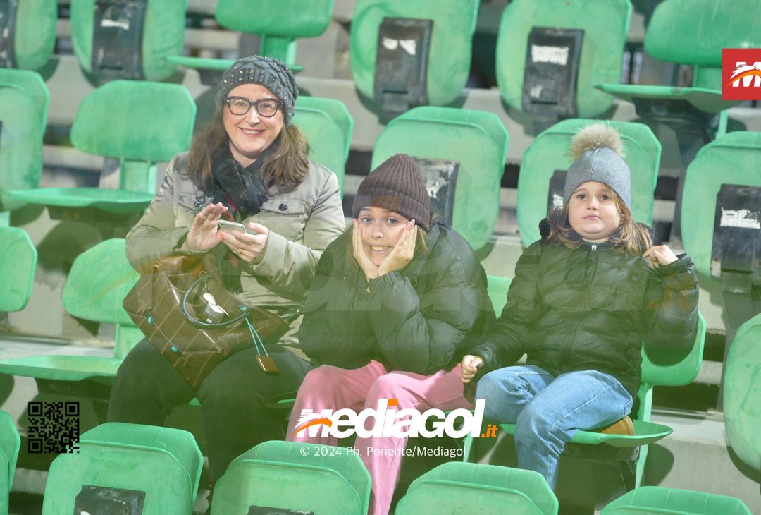 FOTOTIFO Palermo-Bari 3-0, gli scatti ai tifosi al “Renzo Barbera” (GALLERY) - immagine 61